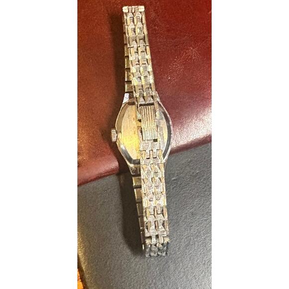 VTG Silver Tone Caravelle Women's Watch, 17 Jewels, Manual - Picture 3 of 3